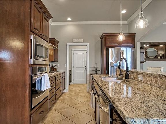 4th image of 917 Isabella Ln