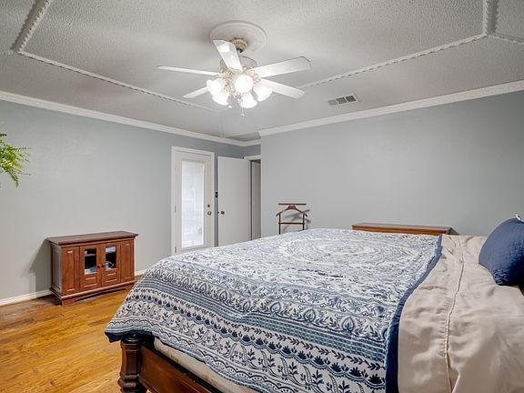 4th image of 10255 Chimney Hill Ln