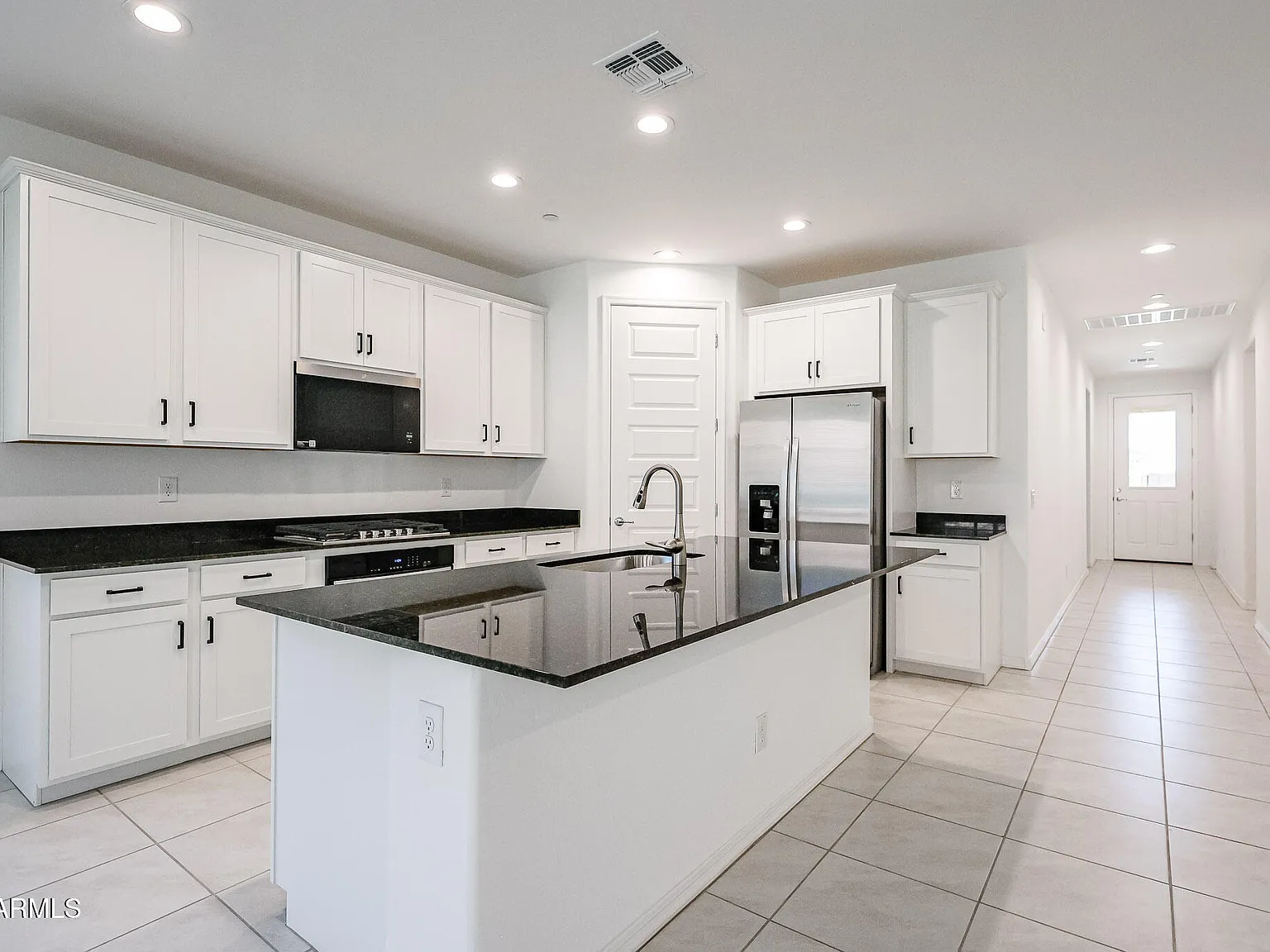 3 bed, 2.0 bath, 1821 sqft, $2,250 — Photo 2