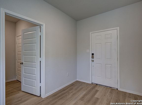 5th image of 9807 Collin Grove