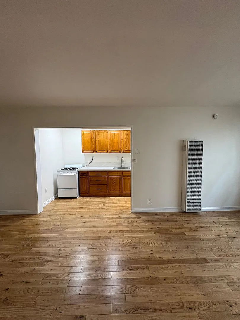 645 S. Burnside Ave. — Photo 4