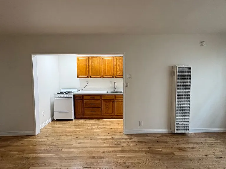 645 S. Burnside Ave. — Photo 4