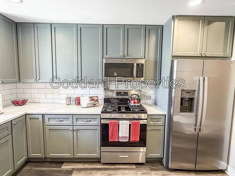 704 N Curley St — Photo 6
