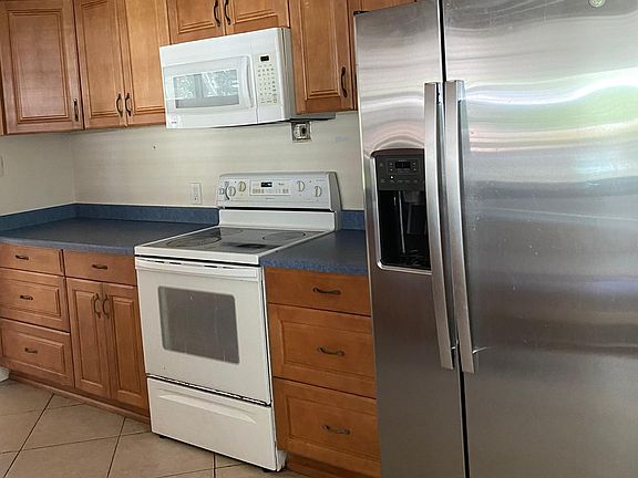 4th image of 2217 NW 5th Pl