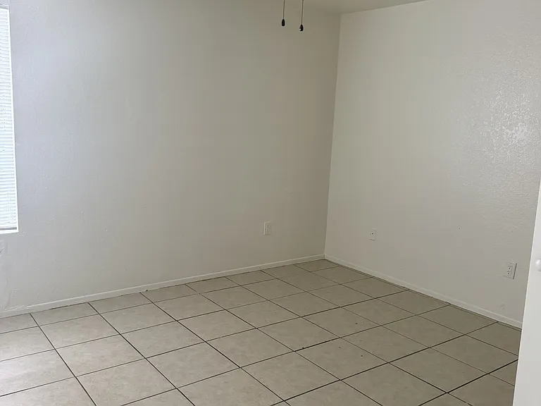 1207 E Jarvis Ave — Photo 10