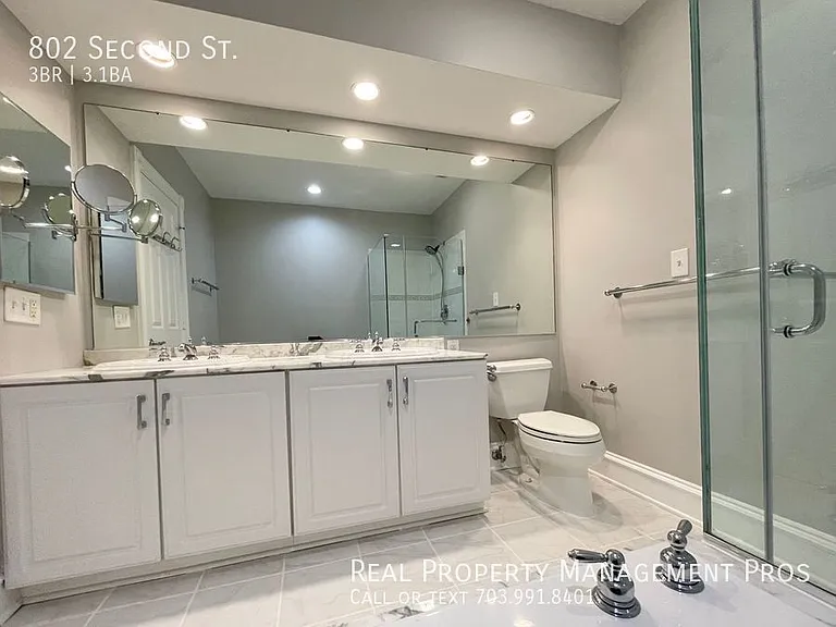 802 2nd St — Photo 21