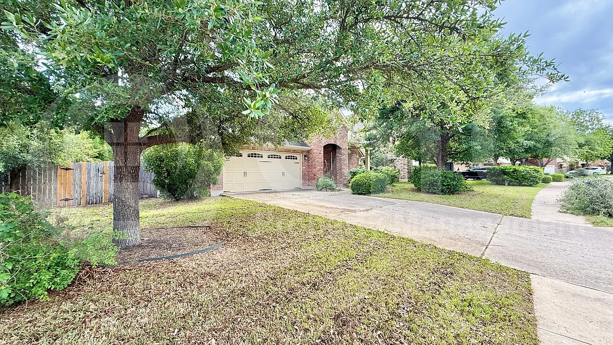 4 bed, 2.0 bath, 2547 sqft, $2,550 — Photo 2