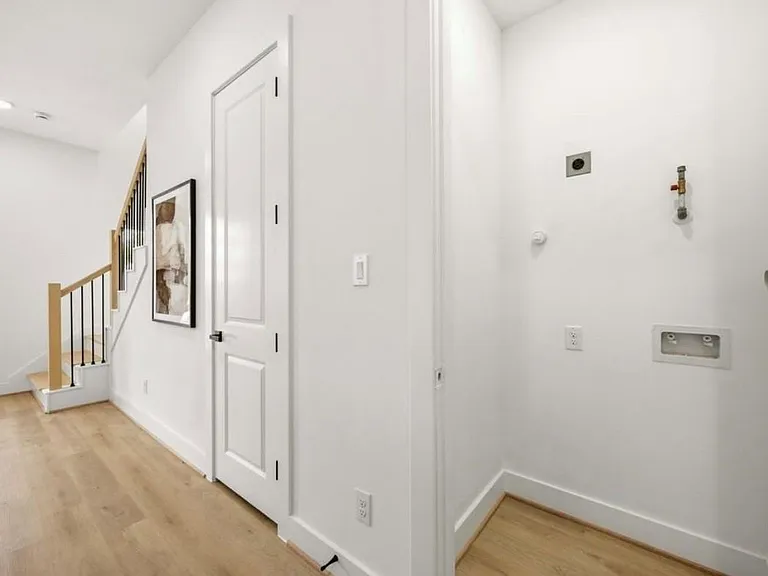 7130 Saint Augustine St #B — Photo 8