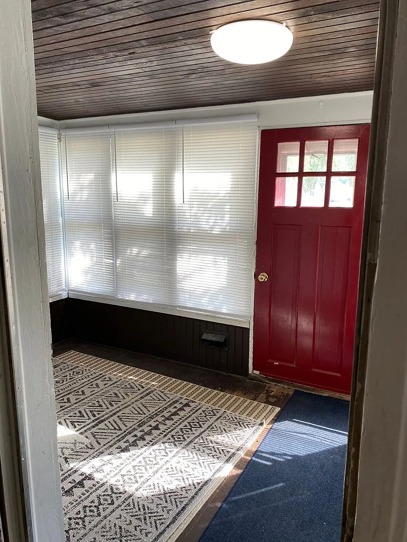 3 Bedroom / 2 Bathroom — Photo 3