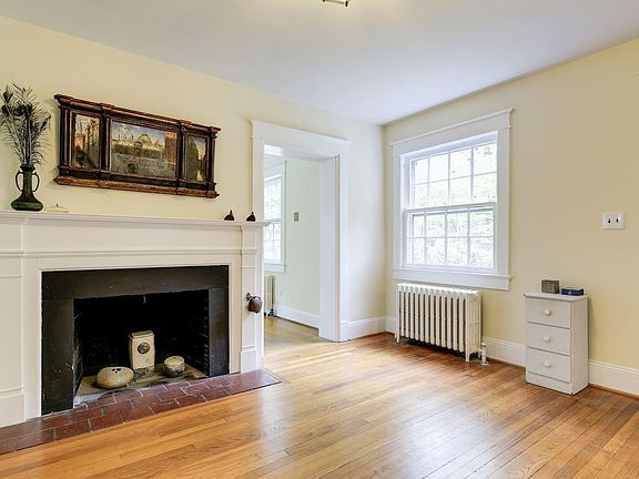 2nd image of 4004 Dresden St