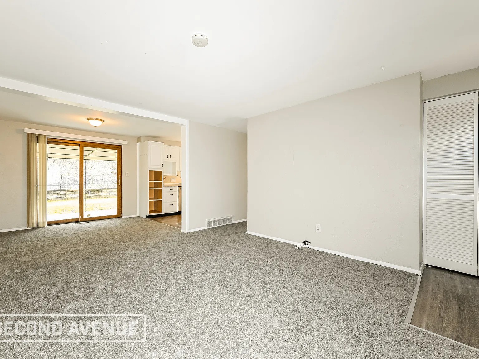 3 bed, 1.5 bath, 1042 sqft, $1,618 — Photo 4