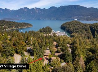 947 Village Dr, Bowen Island, BC V0N1G1