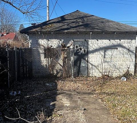 5th image of 333 Leland Ave