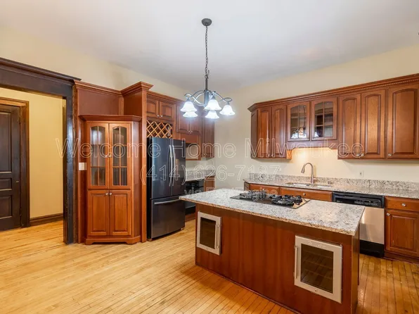 2052 N 1st St Stop 1, Milwaukee, WI 53212