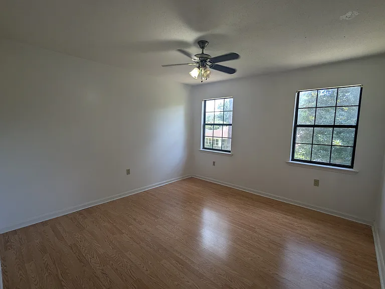 1410 Brittney Ln — Photo 11