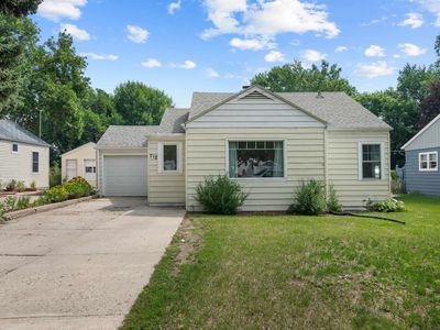 712 14th St NW, Minot, ND, 58703