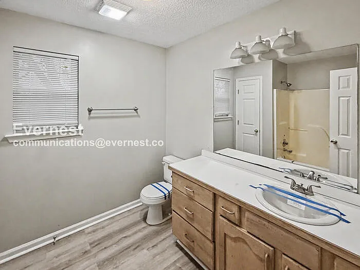 1104 Oak Creek Trl — Photo 7