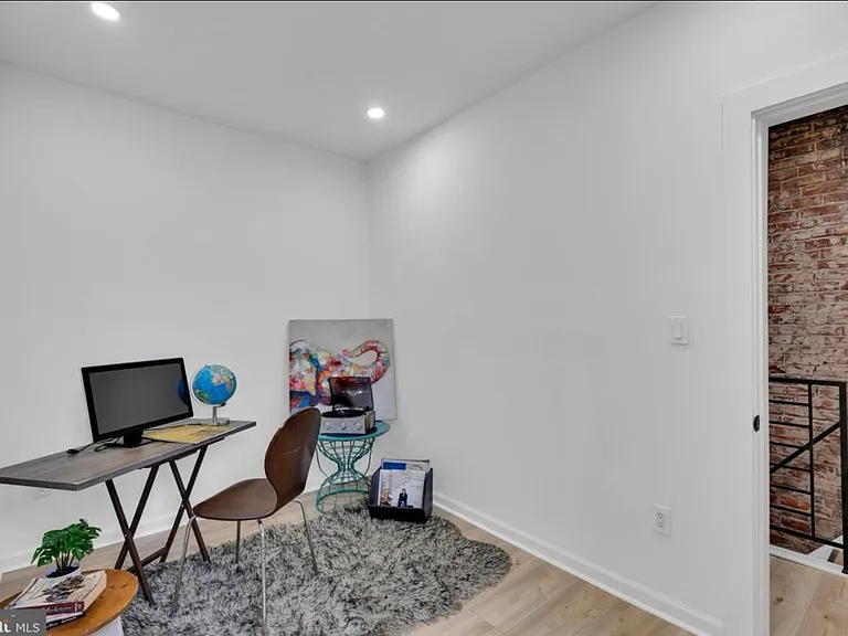 3352 Amber St — Photo 20