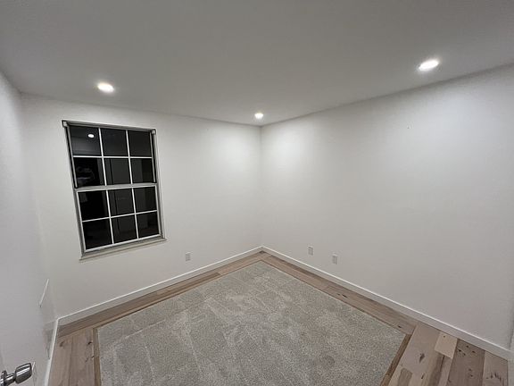 3rd image of 4869 Stoneybrook Blvd