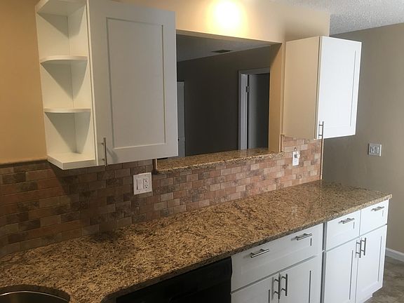 4th image of 3 Lake Forest Pl