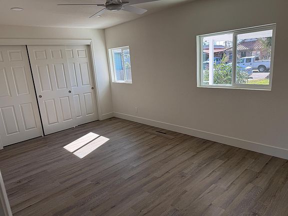 4th image of 505 Maple St