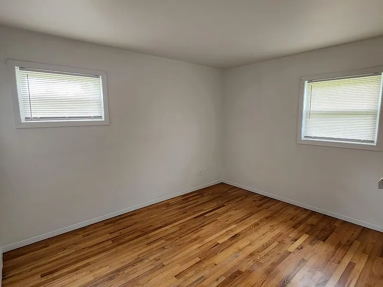 2236 Corbett Ave — Photo 5