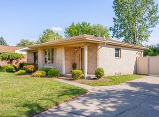 23873 Cedar Ridge Dr, Brownstown, MI 48174