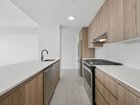 4th image of 1277 E 14th St APT 507C