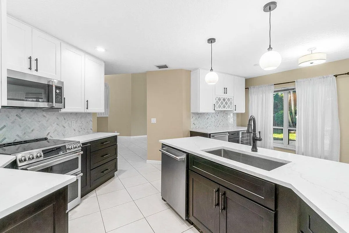 4 bed, 3.0 bath, 2472 sqft, $4,950 — Photo 1
