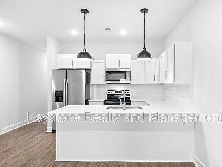 750 Tracy Ln #J-104 — Photo 5