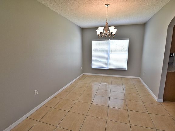 4th image of 604 Notre Dame Way