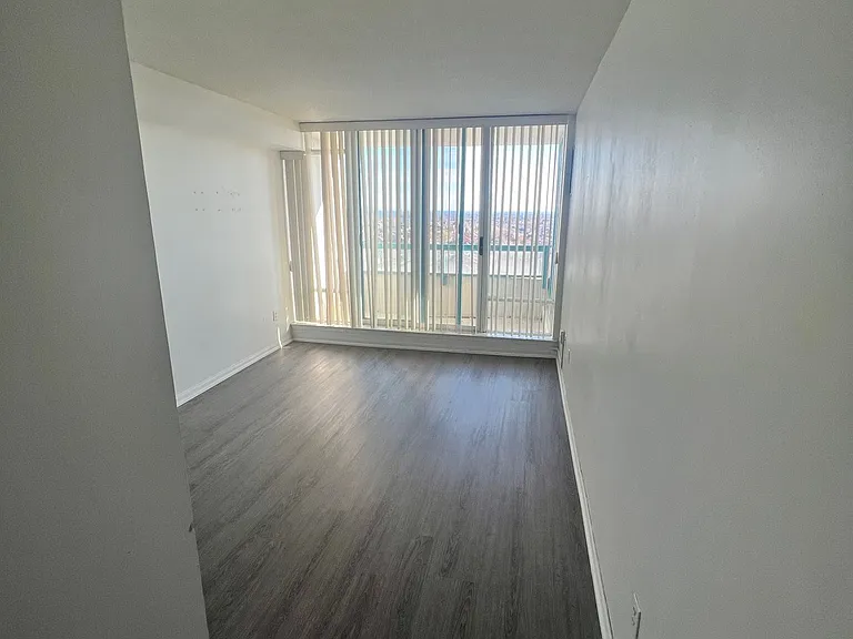 550 Webb Dr #905 — Photo 11