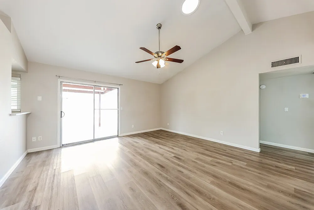 3 bed, 2.0 bath, 1379 sqft, $2,180 — Photo 4
