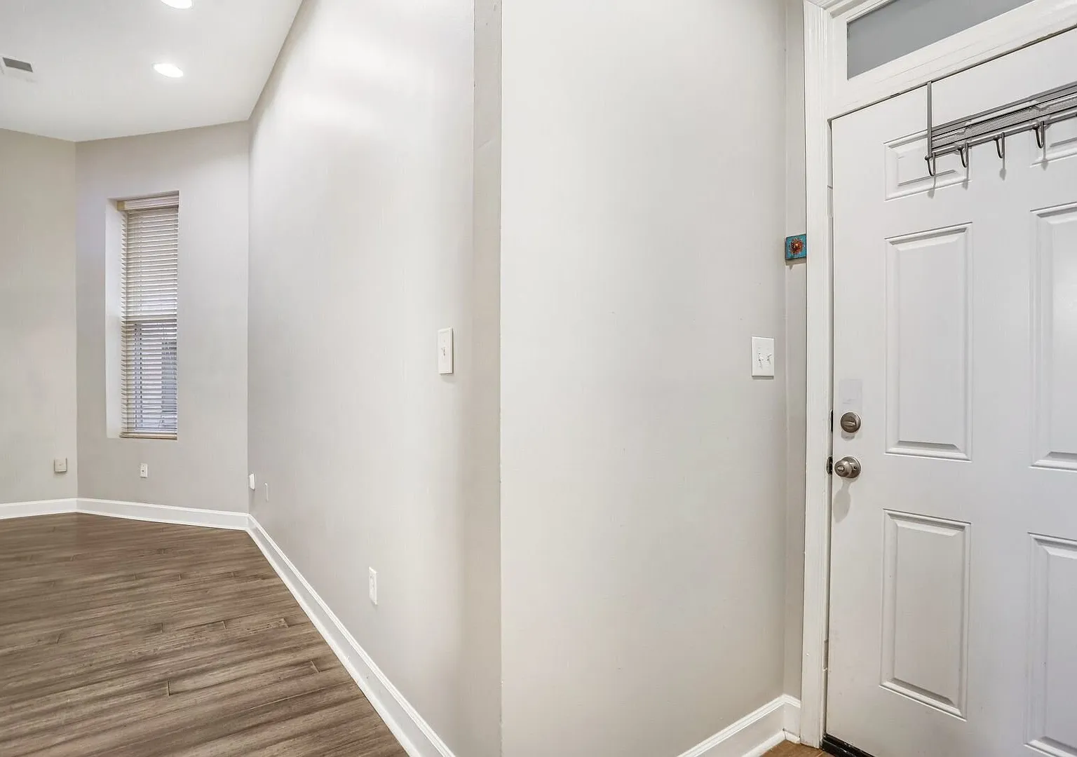 Tasteful 1BR Condo with Jacuzzi Tub, Fireplace & Classic DC Charm — Photo 3