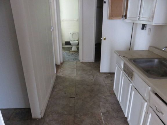 5th image of 813 Park St