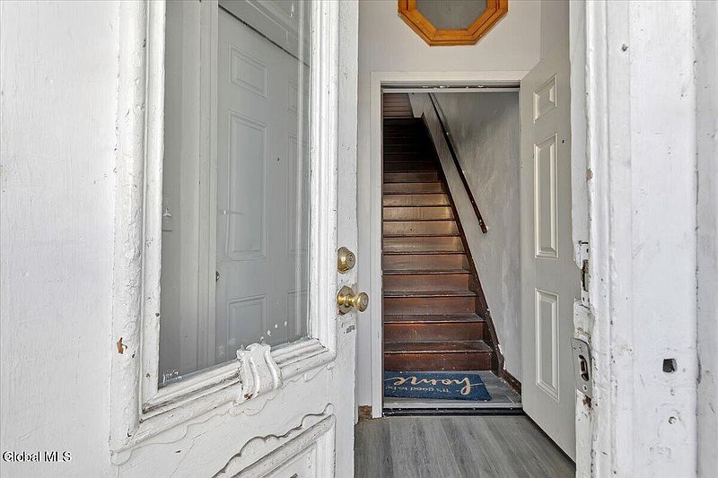 5th image of 99 Lark Street