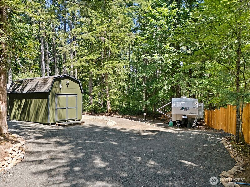4th image of 370 N Mount Jupiter Drive