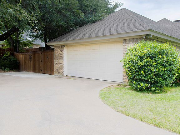 3rd image of 3641 Green Hollow Dr