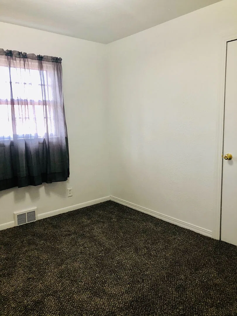 Loves Park 4 Bedroom — Photo 3
