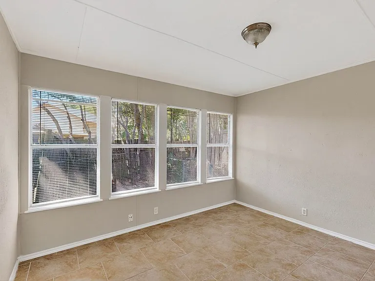 140 Trout St — Photo 21