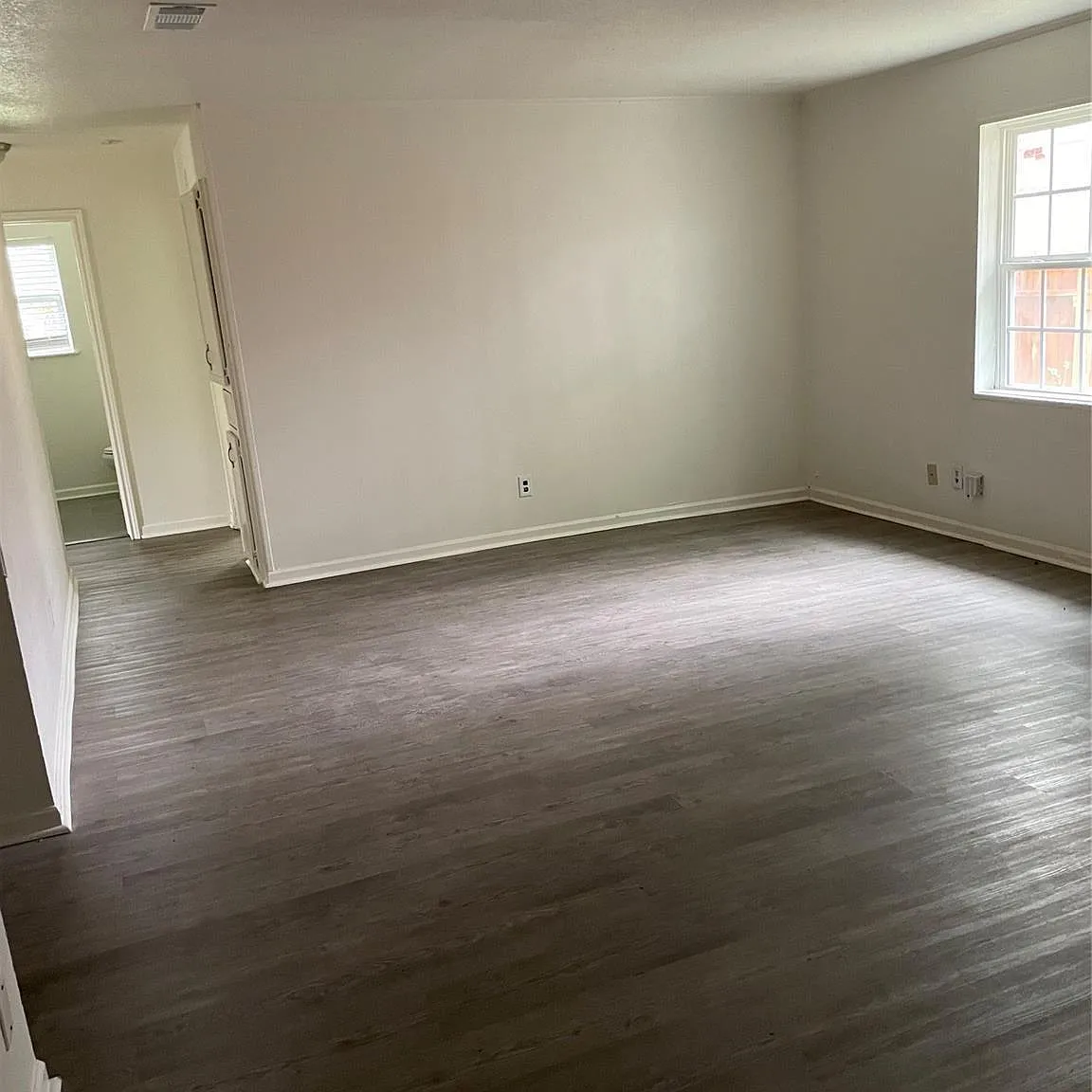 3 bed, 1.5 bath, 1095 sqft, $1,225 — Photo 4