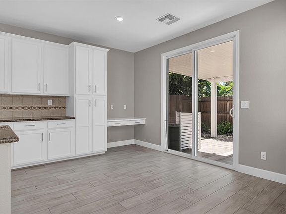 5th image of 3136 Overton Way