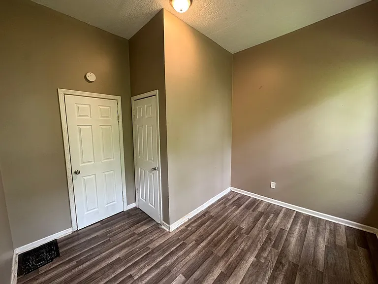 1301 Arlington Ave — Photo 7