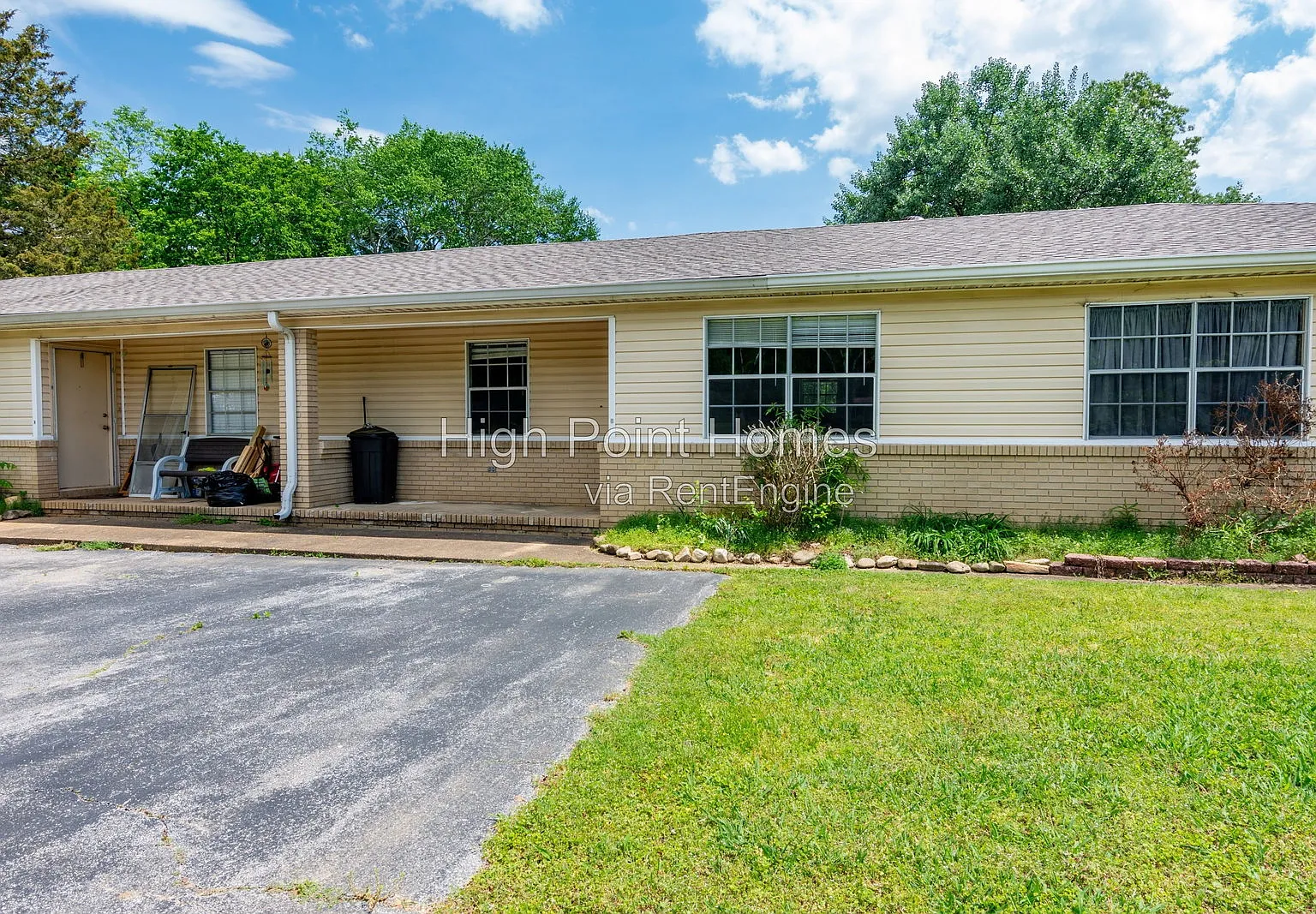 2 bed, 1.0 bath, 1000 sqft, $1,075 — Photo 1