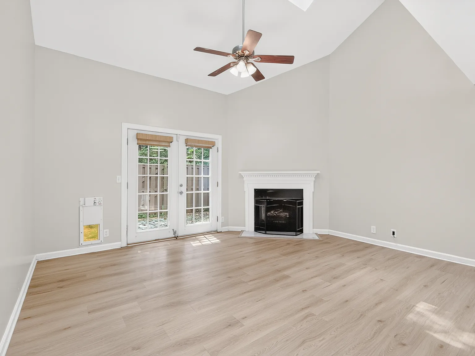 440 English Ivy Drive - - — Photo 4