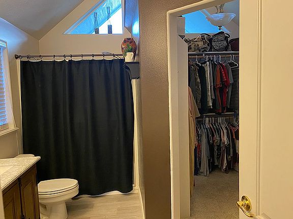Master bath/closet