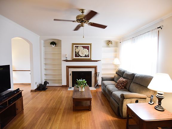 2nd image of 2055 Arlington Ave