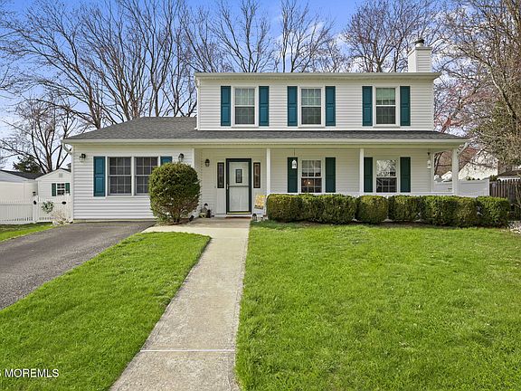 2nd image of 64 Appletree Road