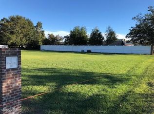800 Iberville Dr, Ocean Springs, MS 39564