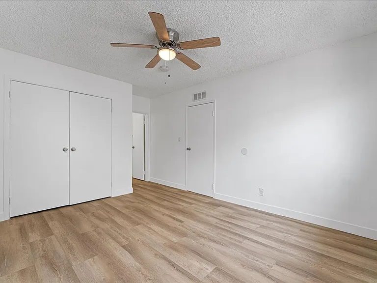 3905 S Stevely Ave #18 — Photo 7